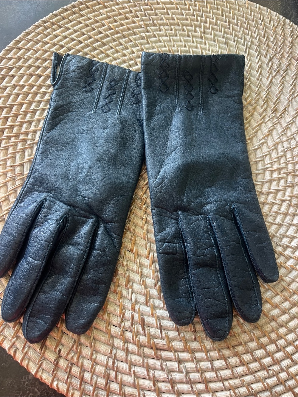 EUC Fownes blue leather lined women's driving gloves size 7 1/2